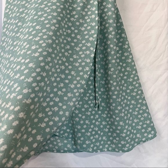Monteau Casual Green Floral Print Front Tie Sundress in Women’s Size Medium - Picture 2 of 5